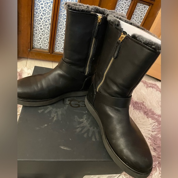 Ugg classic berge black short all leather boots - Picture 8 of 9